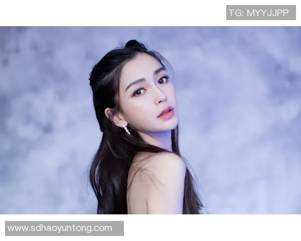 足球明星丽娜的个人简介与精彩照片展示