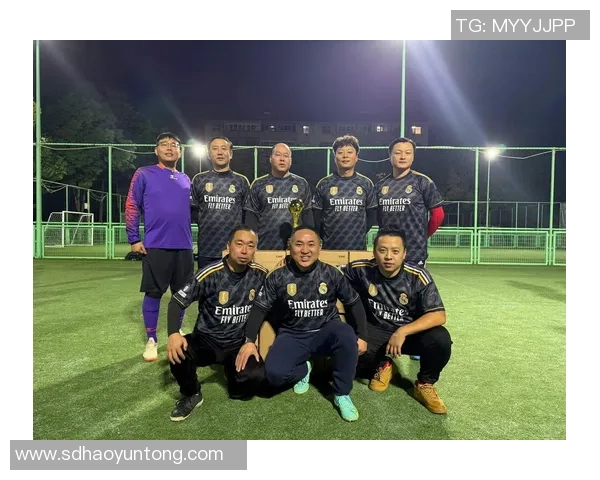 足球明星独特招式全景展示让你领略球场魅力与技巧的完美结合